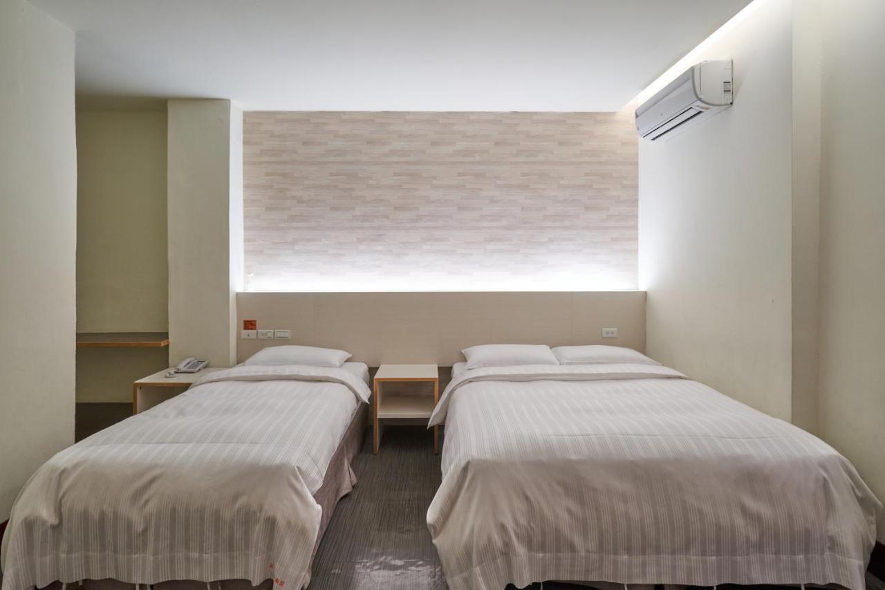 Yung An Business Hotel Dounan Bagian luar foto