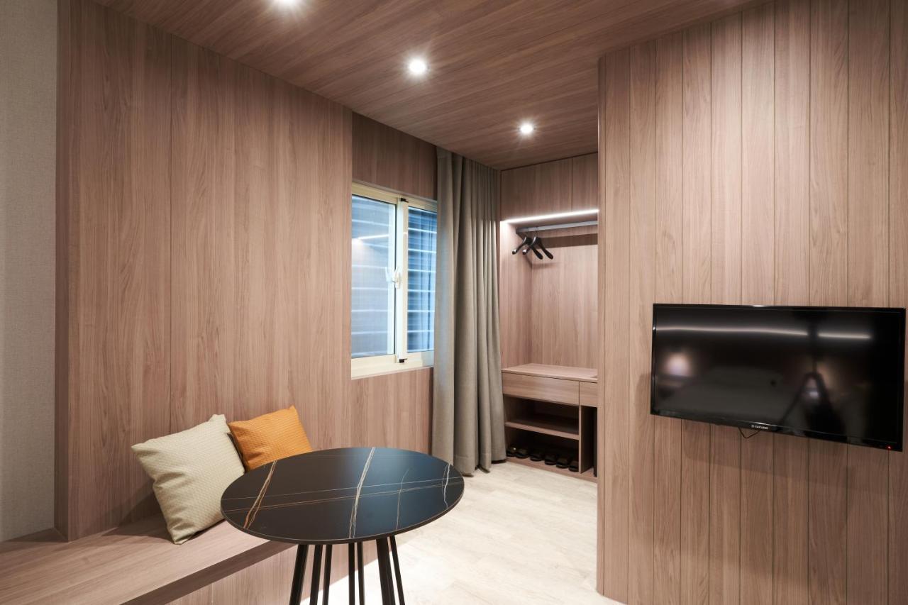 Yung An Business Hotel Dounan Bagian luar foto