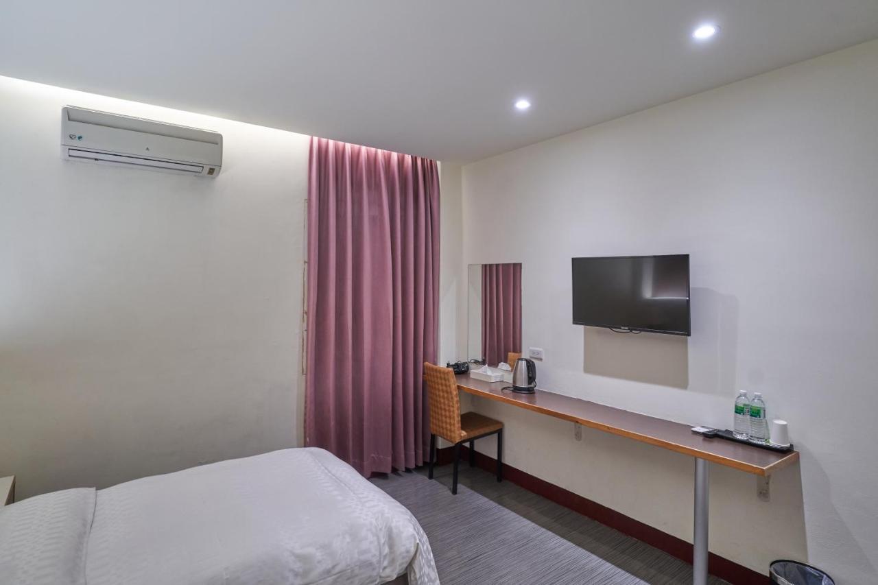 Yung An Business Hotel Dounan Bagian luar foto