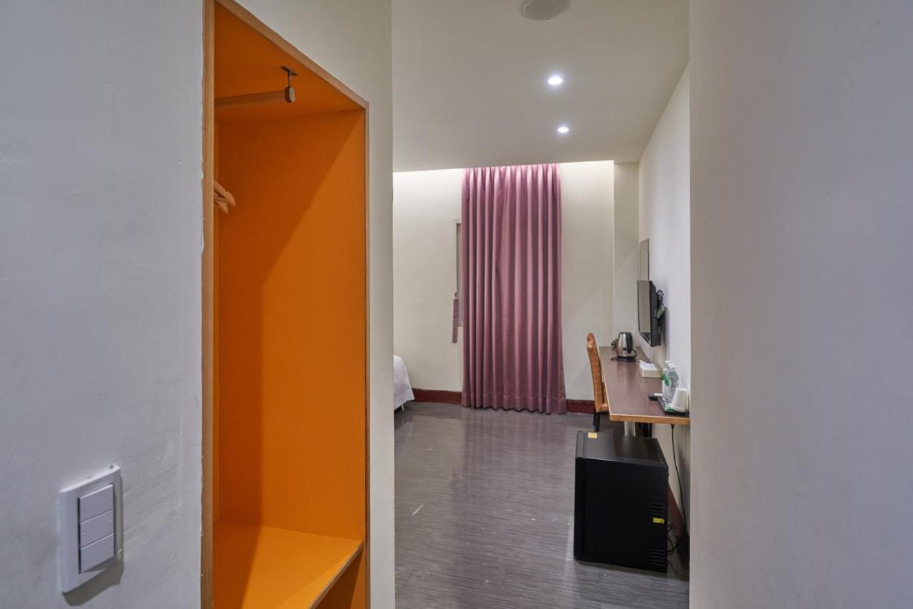 Yung An Business Hotel Dounan Bagian luar foto