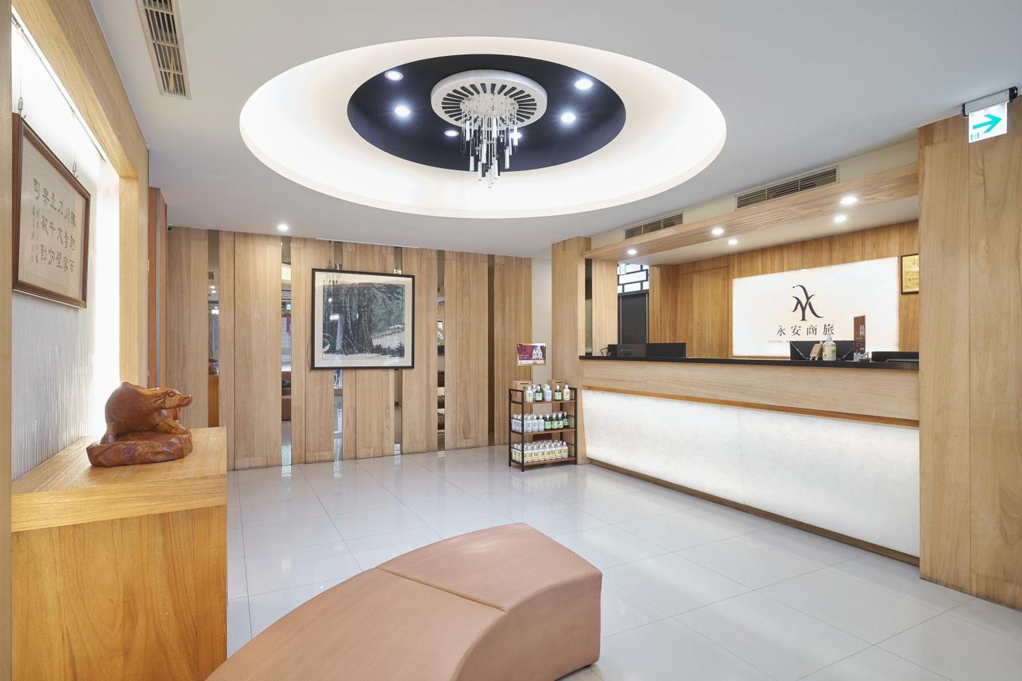 Yung An Business Hotel Dounan Bagian luar foto