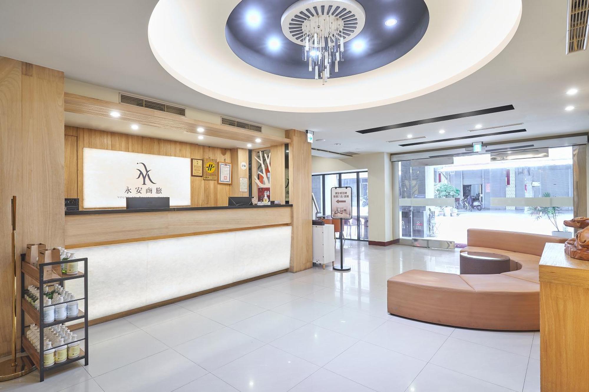 Yung An Business Hotel Dounan Bagian luar foto